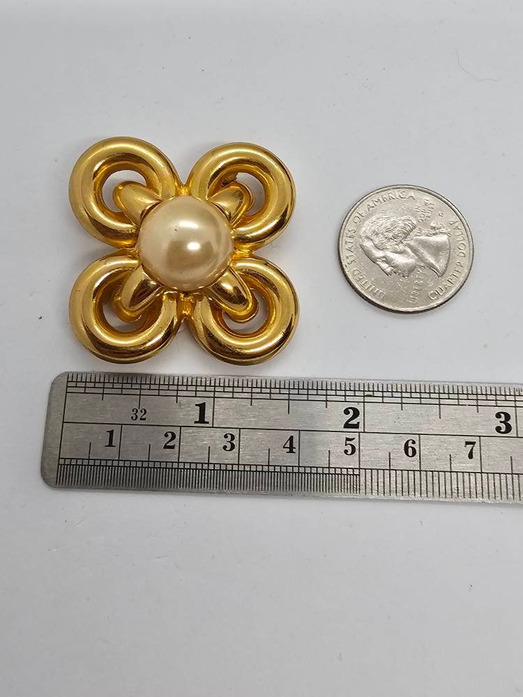 Joan Rivers Faux Pearl Gold Tone Brooch Signed - Etsy display picture 3