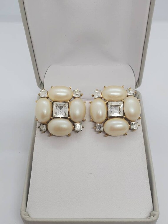 Richelieu Faux Pearl and White Rhinestone Gold To… - image 8