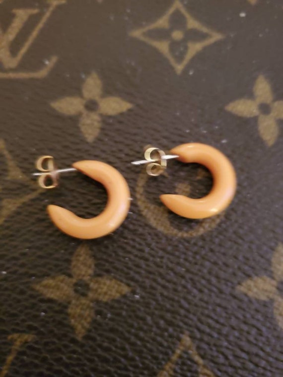 Vintage Bakelite Yellow Hoop Earrings - image 2