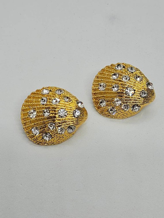 1980s Gold Tone Shell Rhinestone Clip On Earrings - image 5