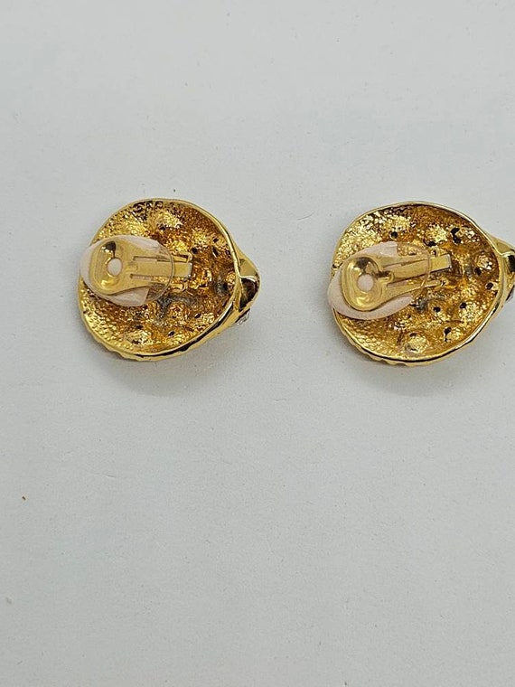 1980s Gold Tone Shell Rhinestone Clip On Earrings - image 6