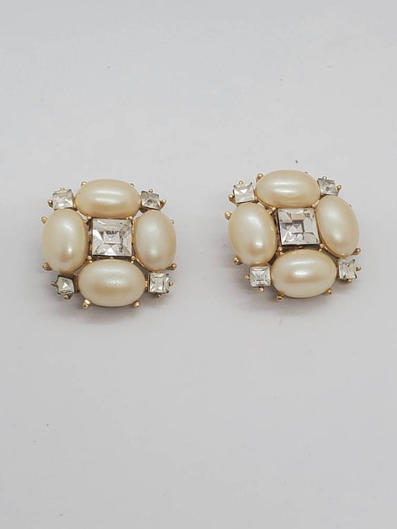 Richelieu Faux Pearl and White Rhinestone Gold To… - image 3