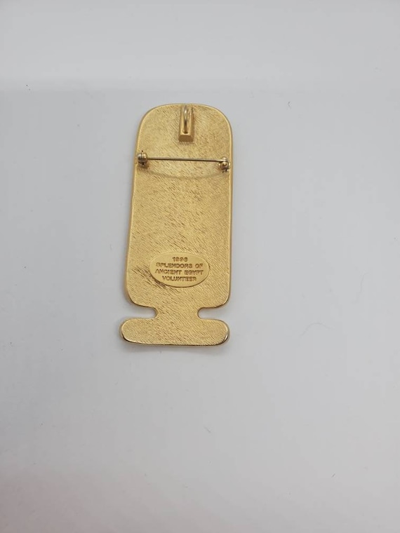 Egyptian Revival Heiroglyphics Gold Tone Brooch Pendant 1996 Exhibition Volunteer Pin Splendors Of Ancient Egypt VERY RARE View 3