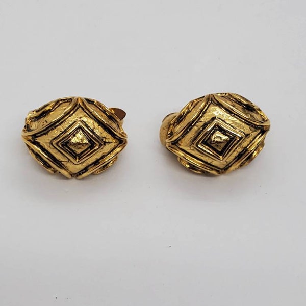 Paolo Gucci Vintage Clip On Gold Tone Earrings