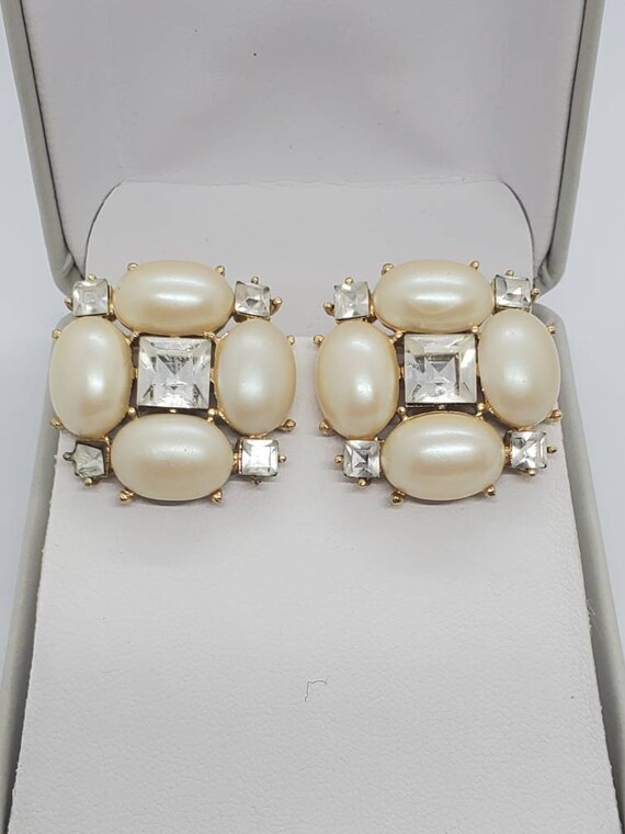 Richelieu Faux Pearl and White Rhinestone Gold To… - image 1