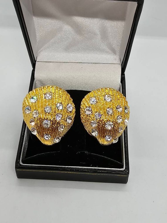 1980s Gold Tone Shell Rhinestone Clip On Earrings - image 2