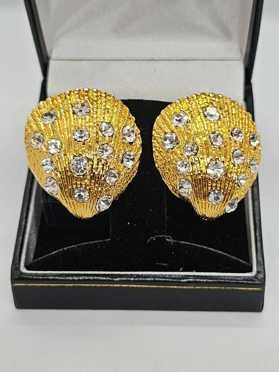 1980s Gold Tone Shell Rhinestone Clip On Earrings - image 1