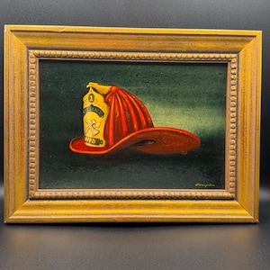 Dipinto vintage raffigurante un casco da pompiere, firmato Hampton, con cornice in legno dorato (21,6 x 16,5 cm).