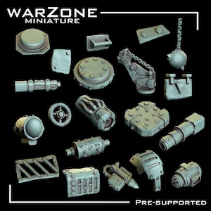 Puede incluir: Una colección de piezas en miniatura de resina verde claro etiquetadas como WARZONE MINIATURE y PRE-SUPPORTED. El conjunto incluye varios componentes mecánicos como un mangual, placas circulares, tuberías, una rejilla y piezas industriales sobre fondo negro.