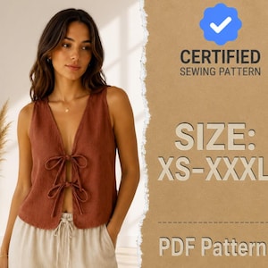 Puede incluir: Un chaleco sin mangas de color óxido con un escote en V profundo y dos cierres de lazo frontales. El texto a la derecha dice: CERTIFIED SEWING PATTERN, SIZE: XS-XXXL, PDF Pattern. El chaleco se lleva sobre pantalones claros con cordón.