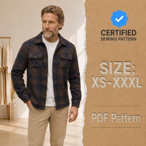 Peut inclure: Une chemise à manches longues boutonnée avec un motif à carreaux bleu foncé et marron, portée sur un t-shirt blanc uni avec un pantalon beige. L'image contient le texte : CERTIFIED SEWING PATTERN, SIZE: XS-XXXL, et PDF Pattern avec une icône bleue.