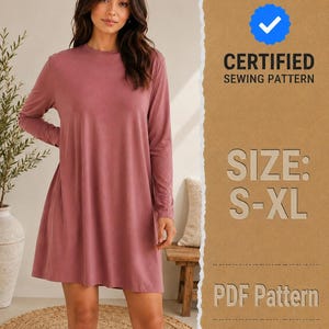 Pode incluir: Um vestido de manga comprida em rosa seco com decote redondo e silhueta solta e evasê. A imagem inclui o texto CERTIFIED SEWING PATTERN, SIZE: S-XL e PDF Pattern, acompanhado por um ícone de verificação azul num fundo castanho texturado.