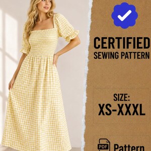 Puede incluir: Un vestido midi de cuadros vichy amarillo y blanco con escote cuadrado, mangas abullonadas y cuerpo fruncido. La imagen incluye el texto CERTIFIED SEWING PATTERN, SIZE: XS-XXXL y PDF Pattern con un icono de marca de verificación azul.