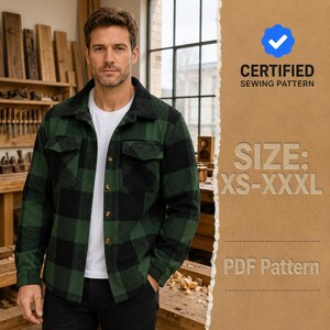 Puede incluir: Una camisa de botones a cuadros verdes y negros con cuello, mangas largas y dos bolsillos en el pecho. La imagen incluye el texto CERTIFIED SEWING PATTERN, SIZE: XS-XXXL y PDF Pattern, con un icono de marca azul sobre fondo marrón.