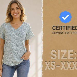Peut inclure: Un haut à manches courtes et col en V avec un motif floral vert clair et blanc. L'image comprend une icône de coche bleue, le texte CERTIFIED SEWING PATTERN et le texte SIZE: XS-XXXL sur un fond brun texturé avec un bord en papier déchiré.