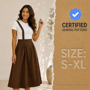 Può includere: Un top bianco a maniche corte abbinato a una gonna marrone scuro con una spallina larga e un design plissettato. L'immagine include il testo CERTIFIED SEWING PATTERN e SIZE: S-XL, che indica la gamma di taglie disponibile per questo capo.