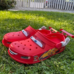 Cartoon Auto Clogs Tuning Edition mit Spoiler & Auspuff Sommer Hausschuhe