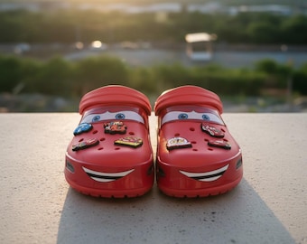 Zuecos con dijes de autos | Pantuflas con diseño de autos de dibujos animados