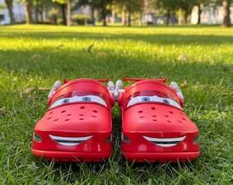 Auto Clogs Tuning Edition | Mit Spoiler & Auspuff | Rote Hausschuhe | Damen Herren