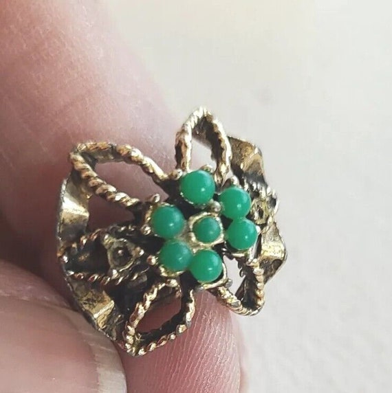 Vintage 1960s-70s Ring Gold Tone Flower Green Sto… - image 1