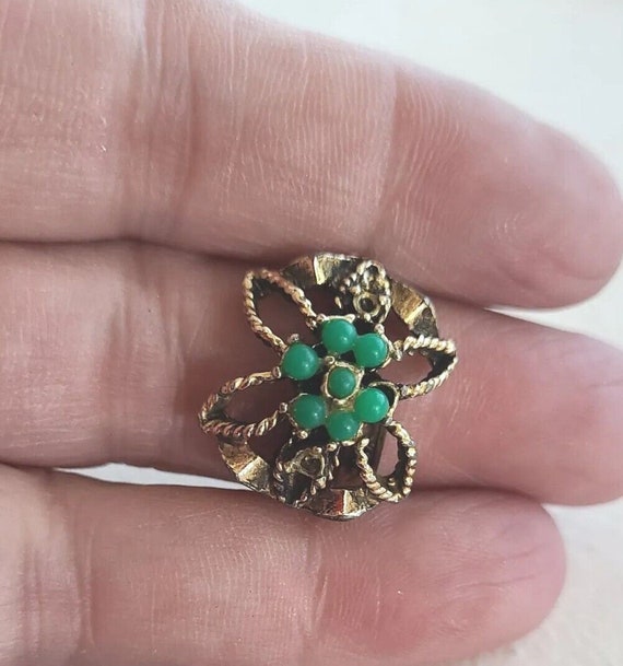 Vintage 1960s-70s Ring Gold Tone Flower Green Sto… - image 4