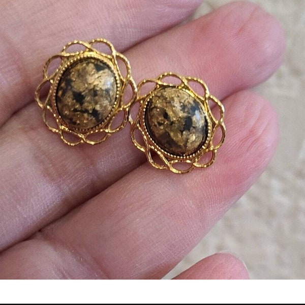 Vintage Earrings 1980s Pierced Gold Tone Small Studs Speckled Stone Modest