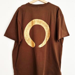 Enso circle T-shirt Hand-painted by Japanese Calligrapher SEICHO - Gold letters on Brown shirt - XLARGE