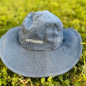 Sauveteur souple Chapeau de soleil avec bracelet vintage début des années 2000 fin des années 90