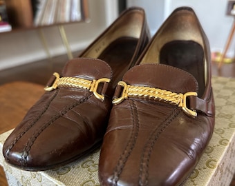 Vintage Gucci Loafers w/ Box – Women’s Size 36.5 B (US 6) | Brown Leather Gold Chain Heels | Authentic Made in Italy