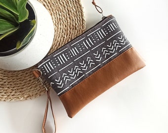 Wristlet wallet, Wristlet purse, Vegan leather wristlet, Clutch purse, Bogolan print, Smartphone purse, Casual wrist wallet, Geometric print