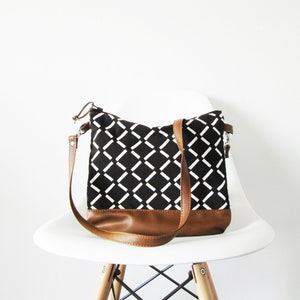 Geometric print crossbody leather bag, Crossbody purse, Black and white, Slouchy style, Everyday Purse, Cross body bag