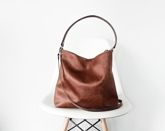 brown leather hobo bolsa