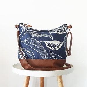 Navy blue Crossbody purse, Leafy print, Crossbody bag, Navy and white, Slouchy style, Everyday Purse, Cross body bag, Botanical print