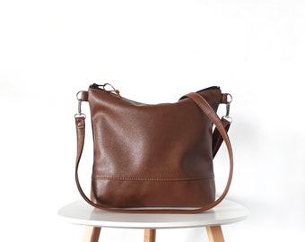 Brown crossbody bag, Vegan leather crossbody purse, Minimalist bag, Medium leather handbag, Shoulder bag, Everyday purse, Messenger bag