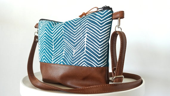 Geometric Print Crossbody Bag With Purse