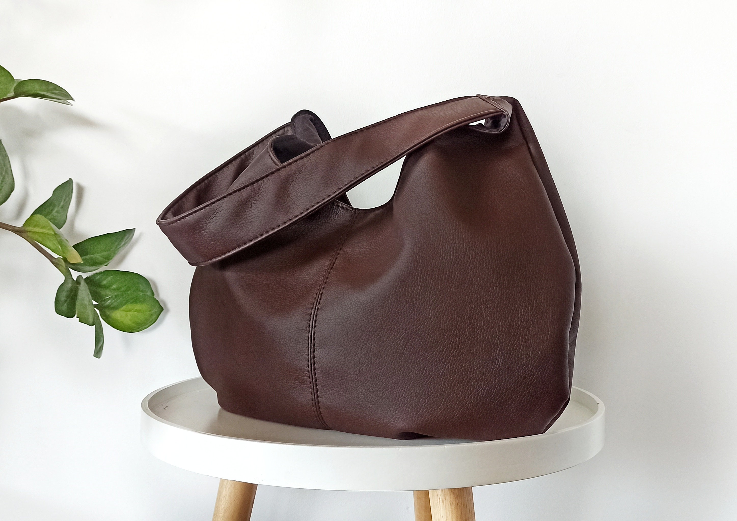 ★OVHEE★ Mignon Shoulder bag dark brown Mignon Hobo bag OVHEE Mignon Hobo Shoulder Bag Dark Brown/ホーボーバッグ