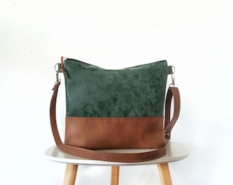 Emerald Green Vegan Leather Crossbody Bag: Casual Medium size Shoulder Purse for Women