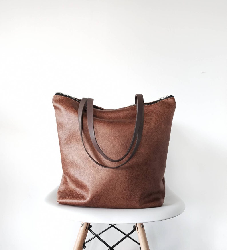 Large leather tote bag in cognac brown