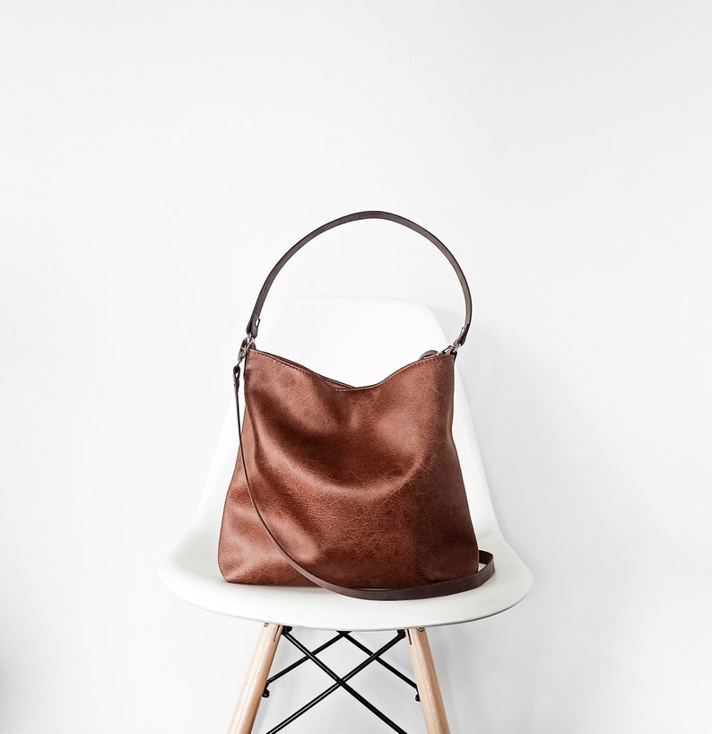 Grand sac hobo en cuir, sac hobo, sac hobo, marron cognac, effet vieilli, sac en cuir marron, sac hobo, sac seau image 1