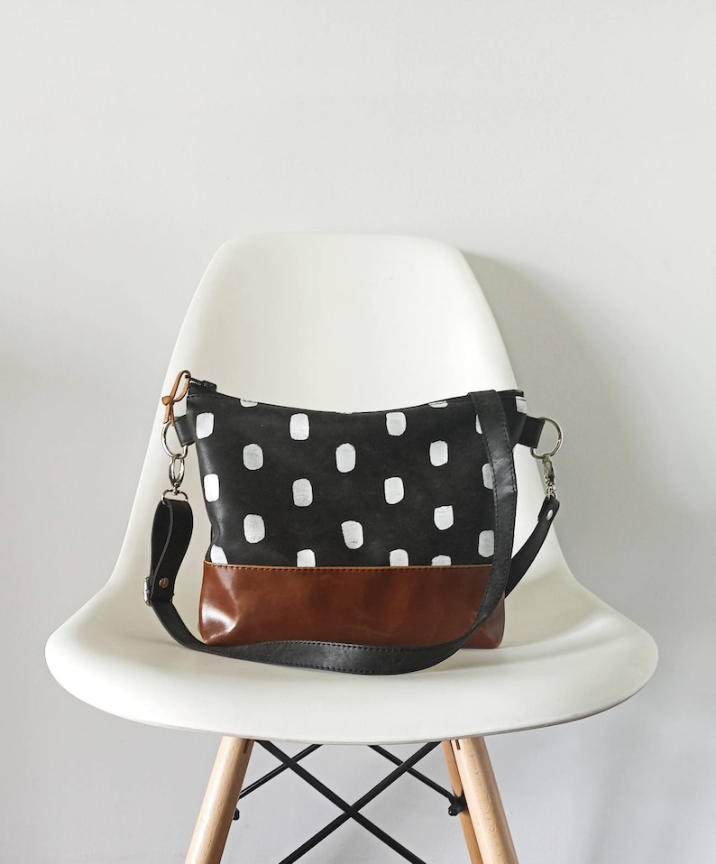 Handbag Crossbody purse Shoulder bag Vegan leather bag Casual purse Black and brown Boho style Brushstroke print Crossbody bag
