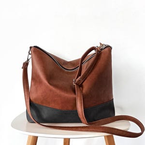 Sac à bandoulière moyen, couleurs neutres, sac à main en cuir végétalien, sac minimaliste, sac à main hobo pour femme, sac à bandoulière en cuir