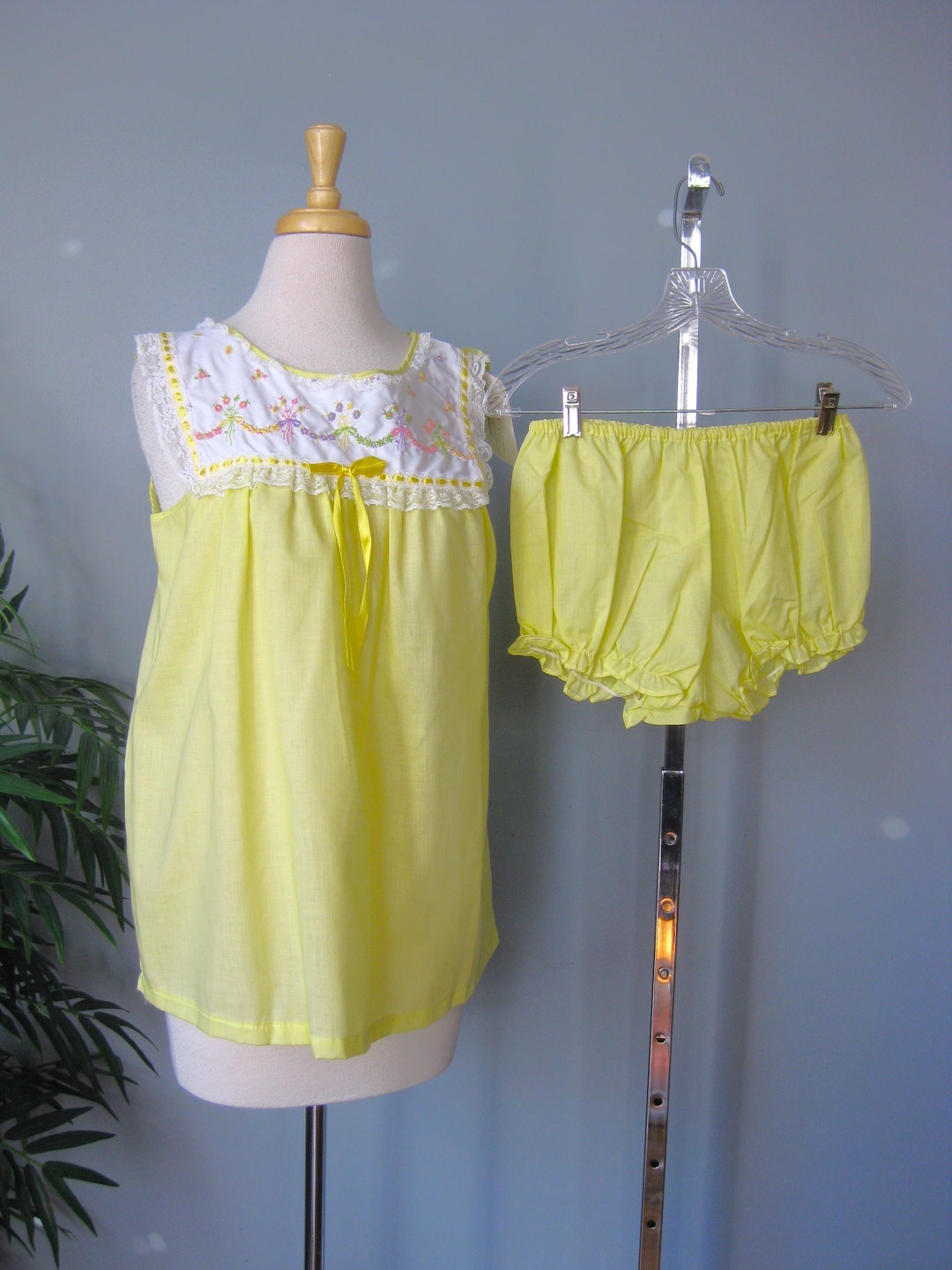 NOS Pajamas / Vtg 60s / Amy Sue Embroidered Yellow and White - Etsy