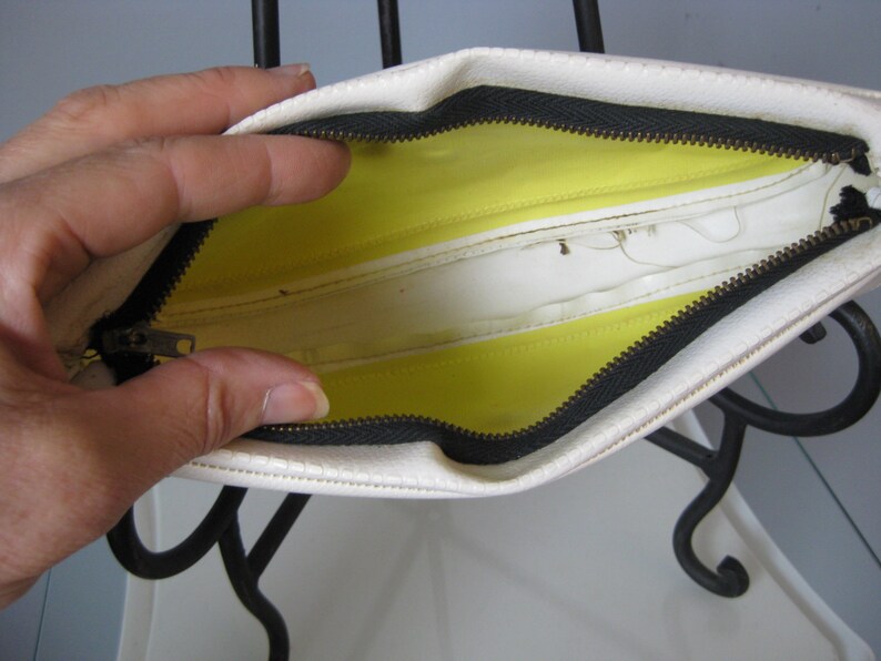 White Vinyl Case Vtg Three compartment Pencil case makeup case clutch wallet