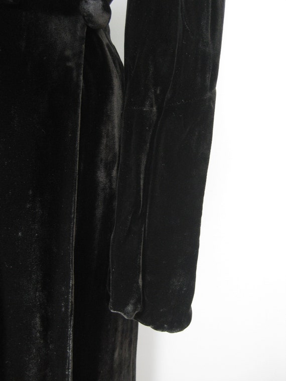 Black Velvet Wrap Dress / Vtg 20s ? / Slim fittin… - image 3