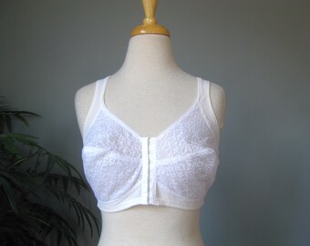 White Bra / Vtg / Gelmart Front Closing Full coverage bullet bra 36DD