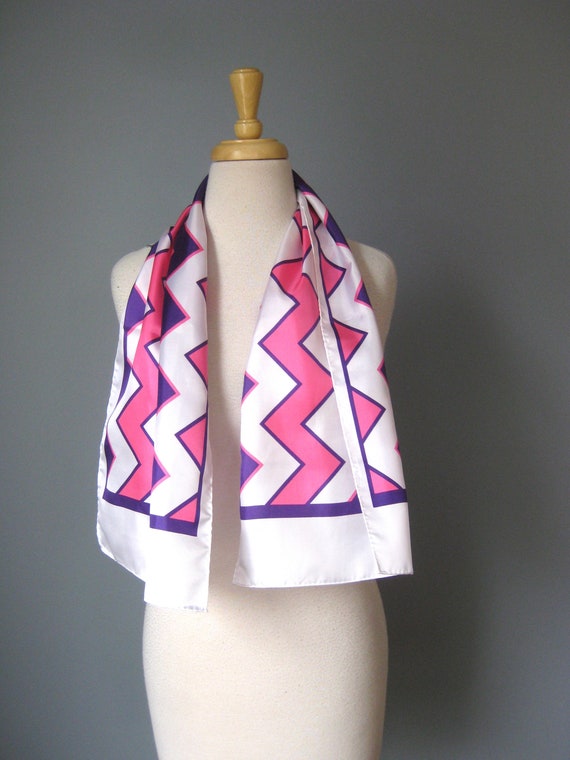 Bold Chevron Scarf / Vtg 70s / Oblong scarf Pink … - image 3