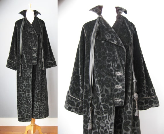 Antique Velvet Coat / Vtg 20s 30s / Dramatic Blac