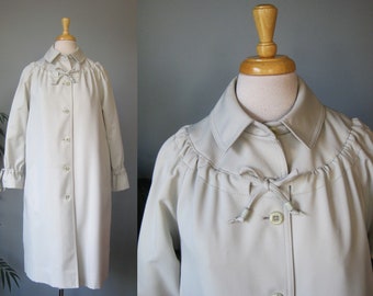 Off White Raincoat / Vtg 70s / Forecaster Girly Trench with zip our lining