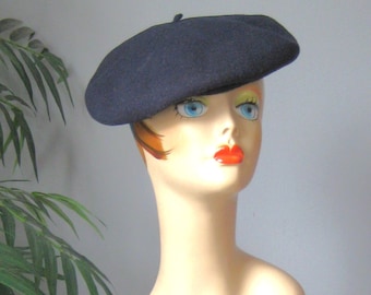 Wool Beret / Vtg  / Navy Blue Wool Beret Made in Madrid Spain