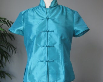 Chinese Style Blouse / Vtg / Turquoise Blue Silk Cap Sleeve Chinoiserie Blouse / Frog closure